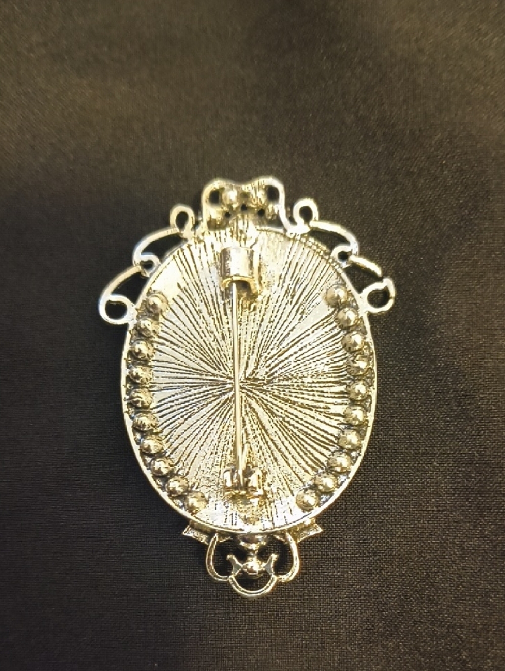 Vintage- Lady Inspired Cream Cameo Brooch with Silver Accents - Picture 2 of 2